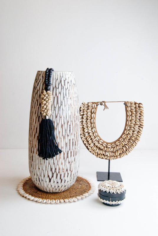 Halskette mit Holzperlen und Muschel, lang, schwarz