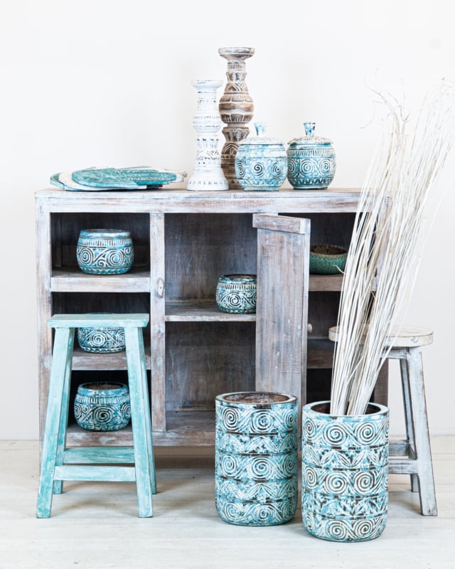 Houten vaas handgesneden turquoise/wit/naturel 35cm hoog
