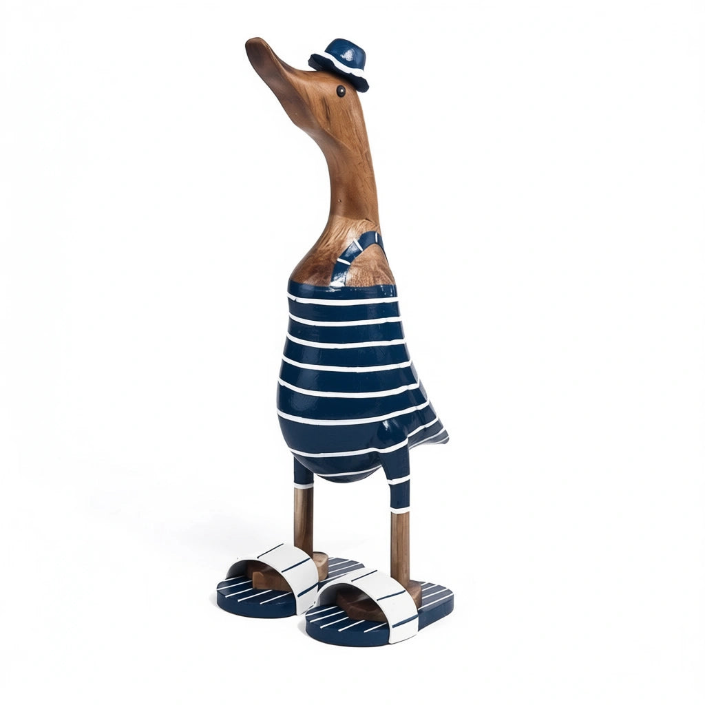 Houten eend met badpak en badslippers