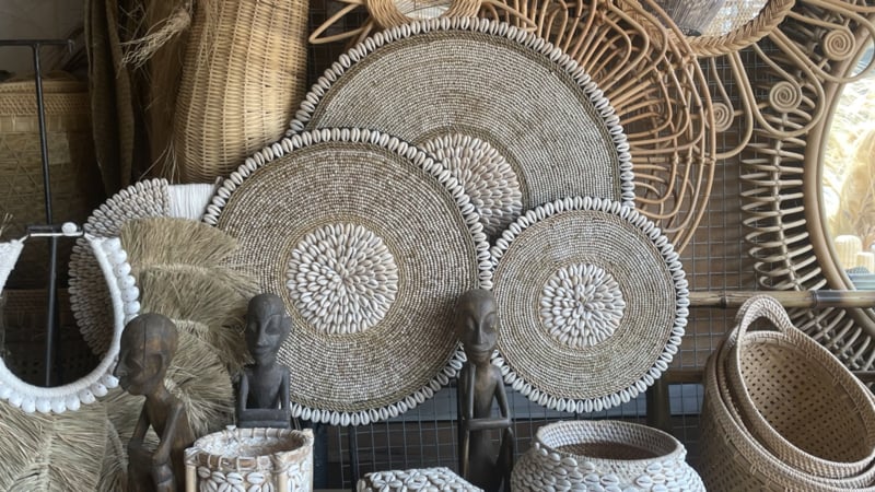 Set Tiga ornaments on standard natural/cream