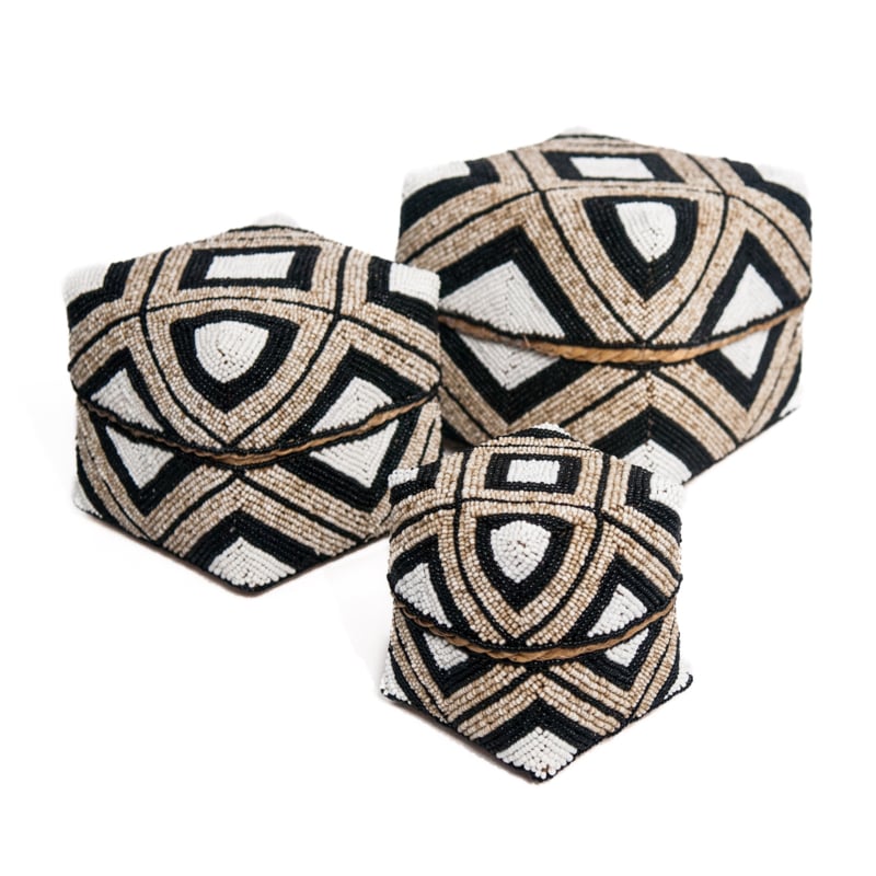 Geschenkkorbperlen schwarz/creme/weiß