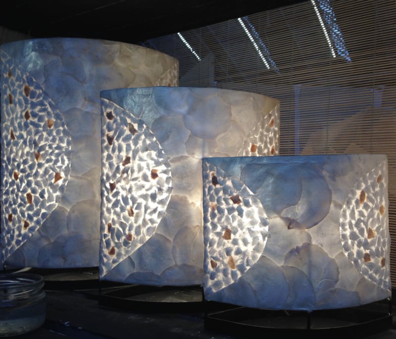 Tischlampe mit Mosaik aus Capiz-Muscheln
