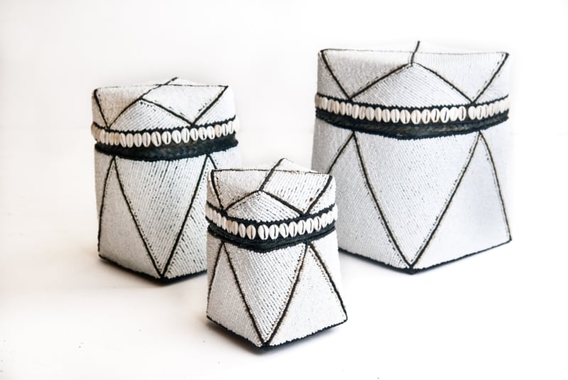 Offermand hoog model kraaltjes/schelpjes wit/zwart