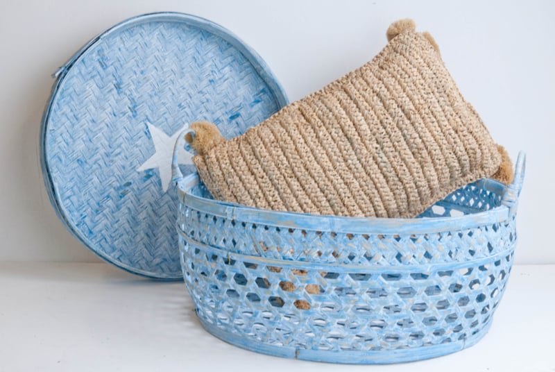 Fijne bamboe mand met handvatten turquoise / blauw