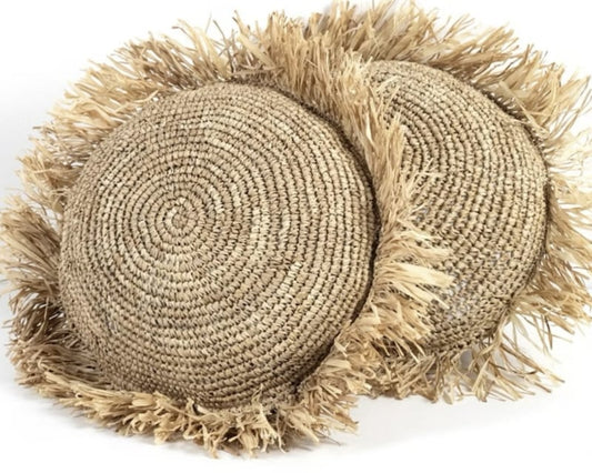 Kussen Persegi rond gevlochten seagrass met raffia