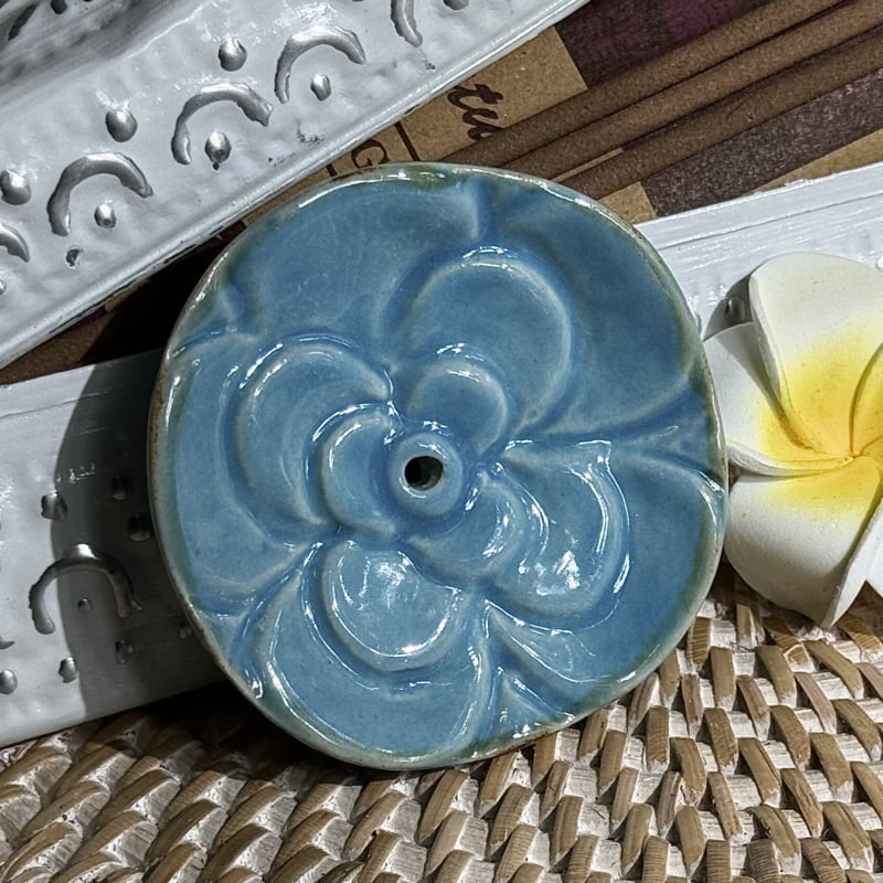 Aardewerk wierookhoudertje champaka