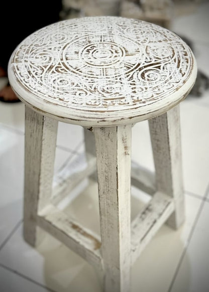 Houten krukje mandala white / carved natural wood
