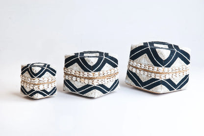 Offermand kraaltjes/schelpjes zwart/crème/wit