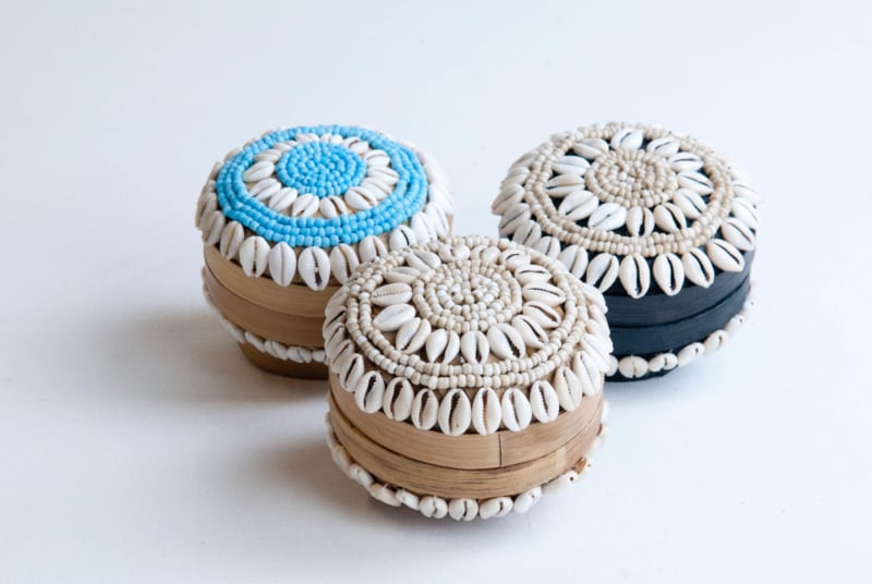 Doosje bamboe met schelpjes (diverse kleuren)