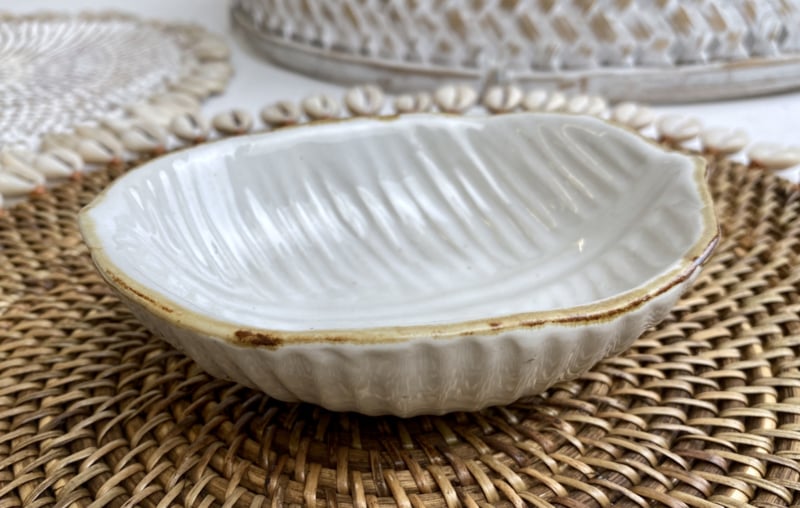 Aardewerk schaaltje bladvorm