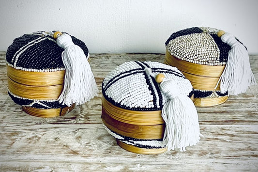 Doosje bamboe met kraaltjes en kwastje (diverse kleuren)