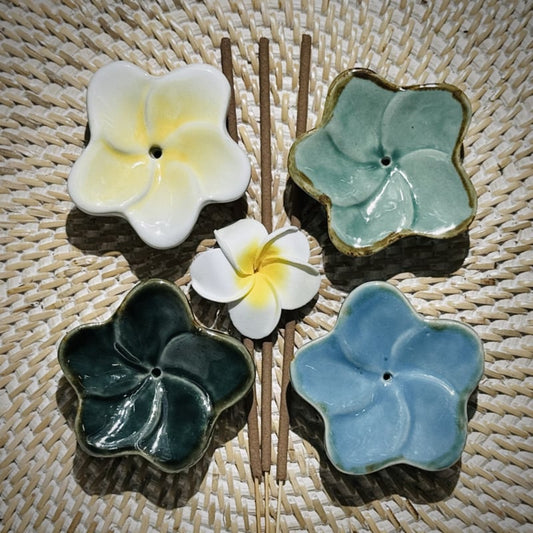 Aardewerk wierookhoudertje jepun/frangipani