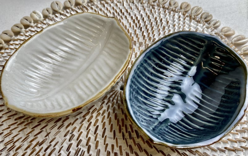 Aardewerk schaaltje bladvorm