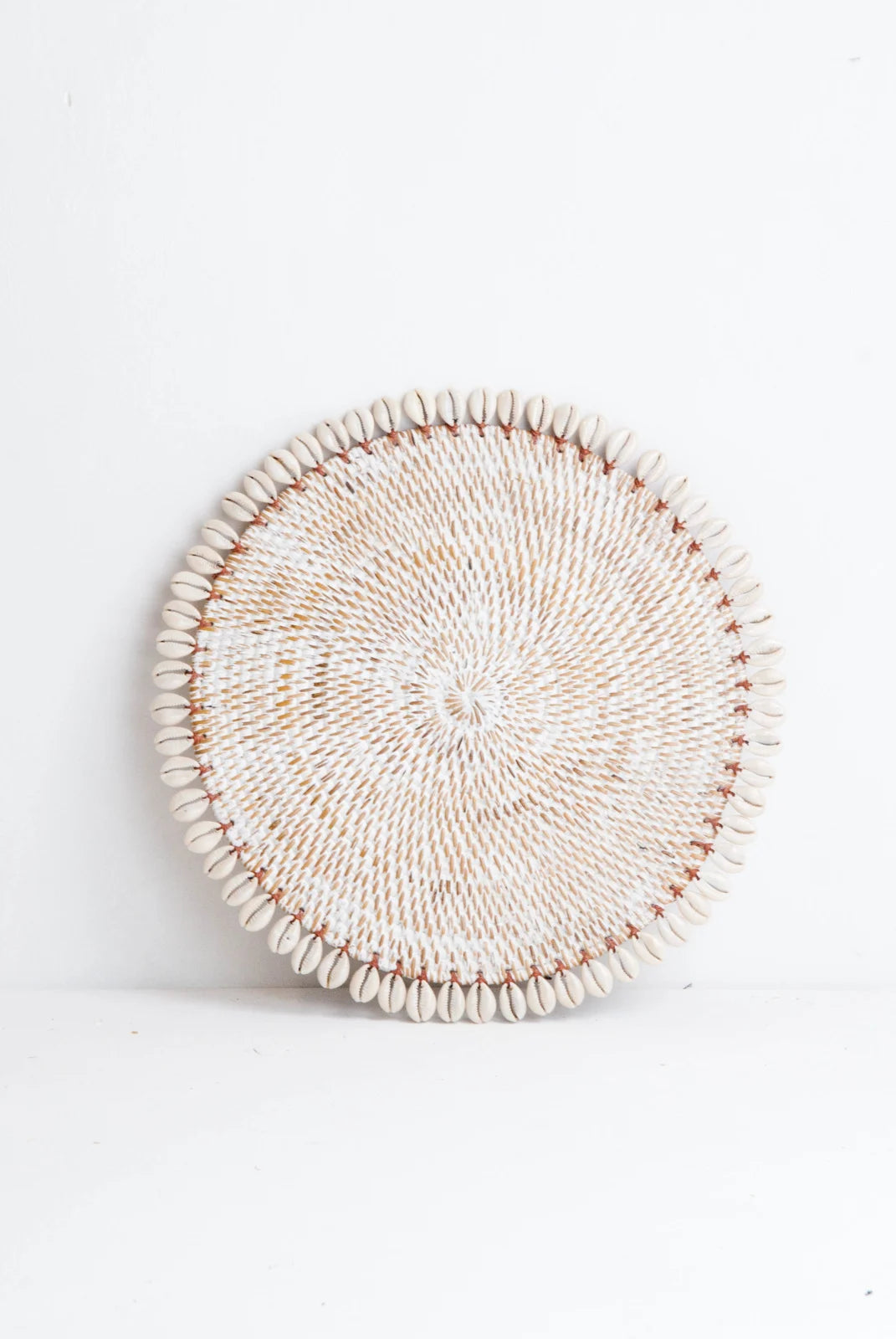 Rattan coaster/placemat decorated with shells