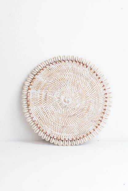 Rattan coaster/placemat decorated with shells