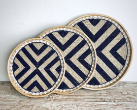 Tablett/Wandplatte mit Perlen schwarz/cremefarben/weiß