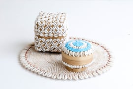 Doosje bamboe met schelpjes (diverse kleuren)