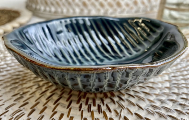 Aardewerk schaaltje bladvorm