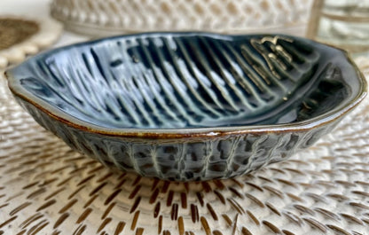 Aardewerk schaaltje bladvorm