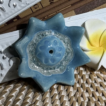 Aardewerk wierookhoudertje lotus