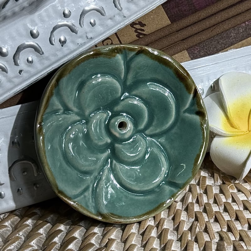 Aardewerk wierookhoudertje champaka