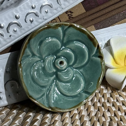 Aardewerk wierookhoudertje champaka