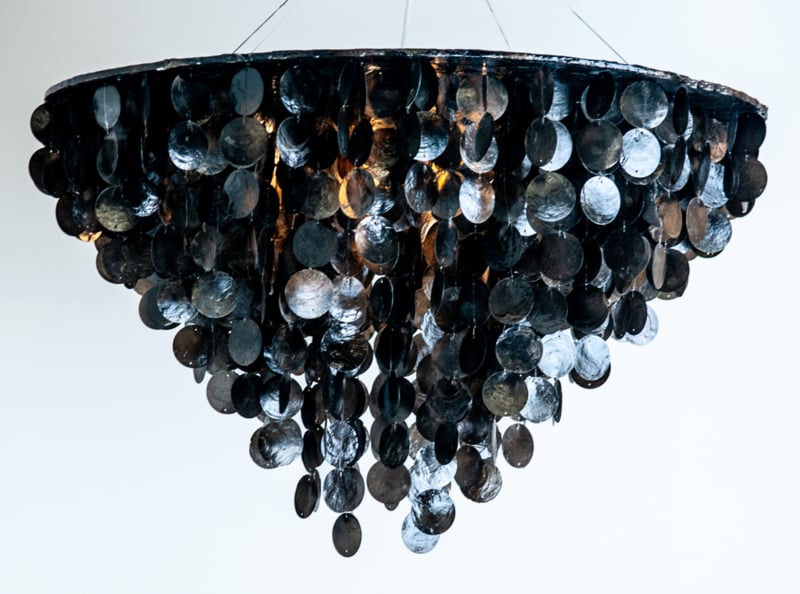 Hängelampe aus Capiz-Muscheln, XL 80x50cm, schwarz