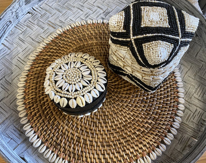 Rattan coaster/placemat decorated with shells