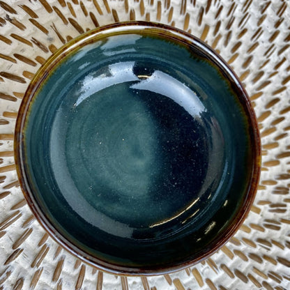 Aardewerk schaaltje rond voor bijv. kleine tapas of dips.