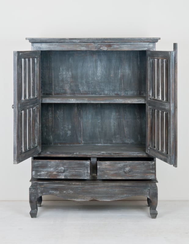 Holzschrank mit Lamellen und Doppeltüren, mittelgrau/grau gewaschen