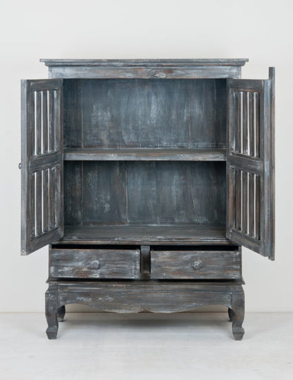 Holzschrank mit Lamellen und Doppeltüren, mittelgrau/grau gewaschen