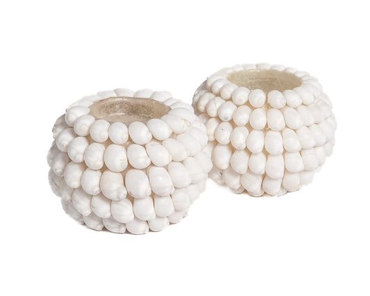 Teelichthalter aus Muscheln, rundum mit ganzen Muscheln verziert