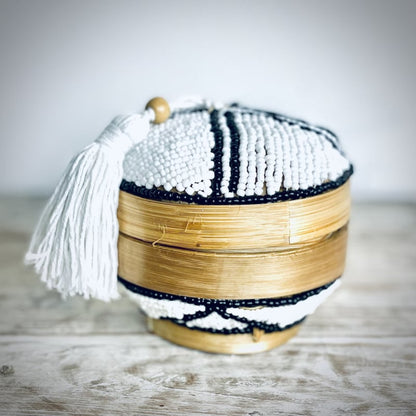Doosje bamboe met kraaltjes en kwastje (diverse kleuren)