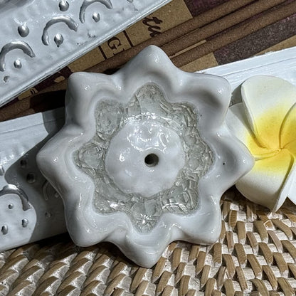 Aardewerk wierookhoudertje lotus