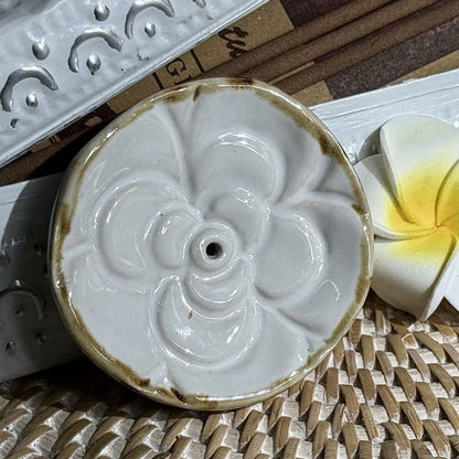 Aardewerk wierookhoudertje champaka