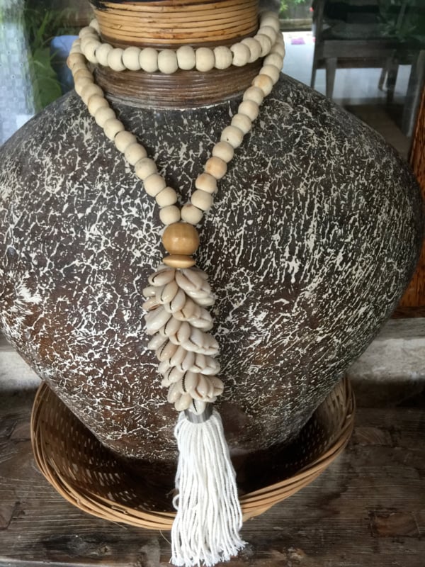 Necklace with wooden beads and shell, long, natural