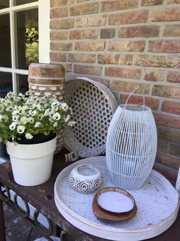 Rundes weißes Bambustablett