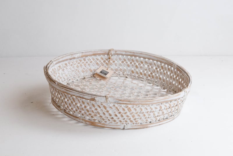 Fijne bamboe mand voor op tafel whitewash