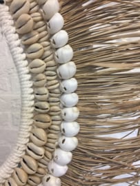 Muschel-/Grashalskette auf Ständer